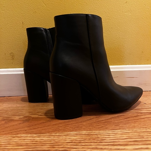 NEW size 7 Black Heeled Booties - Picture 2 of 4